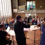 MusikerInnen und Publikum in der Martinskirche